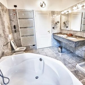 junior-suite-cedro-bagno-casali-della-cisterna